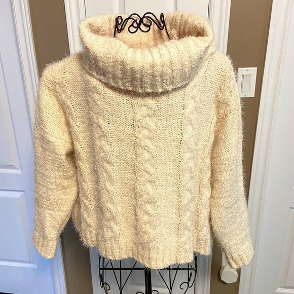 Gorgeous, Soft Cowl Neck Cable Knit Cropped Sweater. Sz L NWOT - Picture 1 of 13
